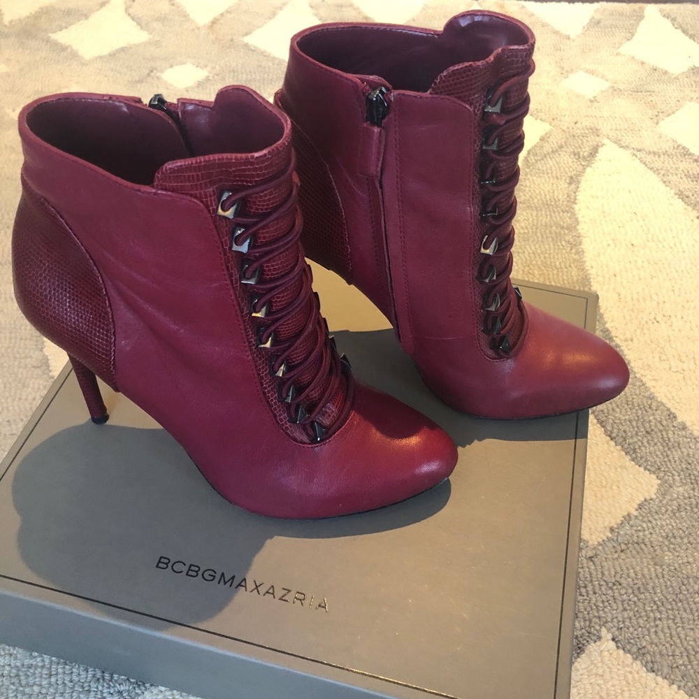 BCBGMAXAZRIA 37.5 booties